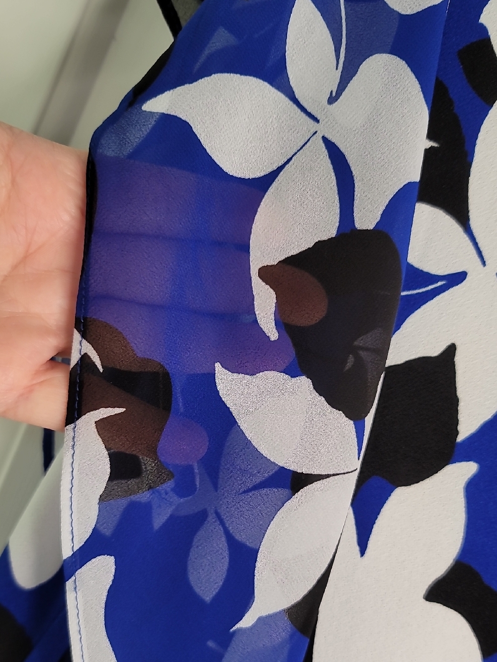 Roz & Ali Ruffle Sleeve Floral Top - Picture 7 of 12